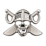 Boucle de ceinture avec tête de crâne de pirate, épées, os de crâne humain